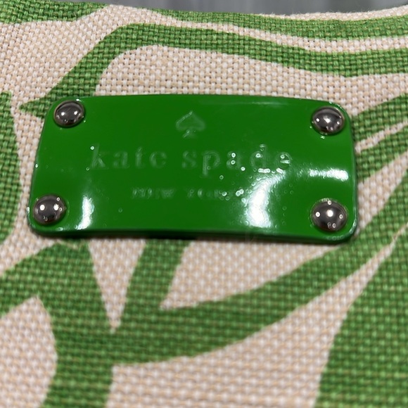KATE SPADE  Leaf Green & Cream Tropical Canvas Patent Leather  Shoulder Bag EUC - Picture 3 of 17